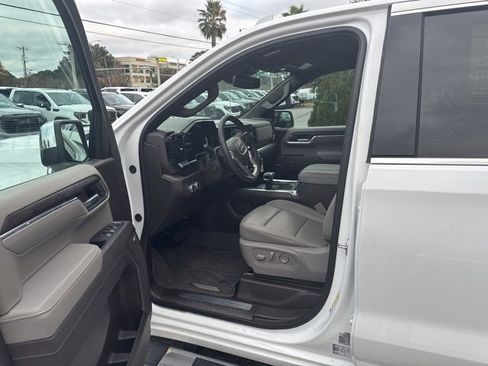Used 2025 GMC Sierra 1500 SLT w/ SLT Premium Plus Package image 8