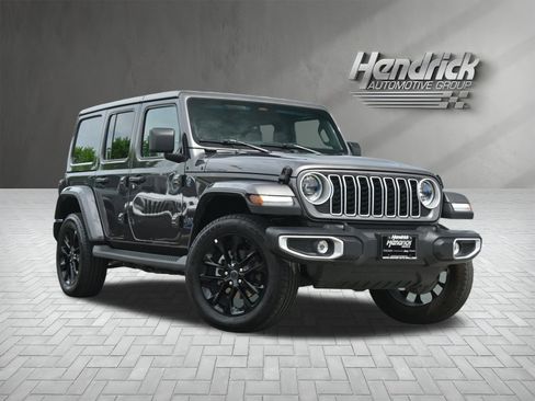 Used 2025 Jeep Wrangler Unlimited Sahara AWD/4WD image 2