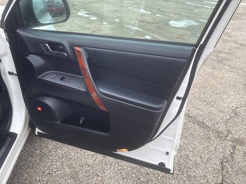 Used 2013 Toyota Highlander Limited image 14