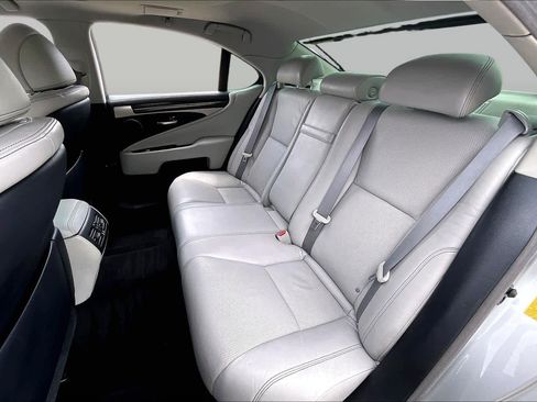 Used 2013 Lexus LS 460 w/ Comfort Pkg RWD image 18