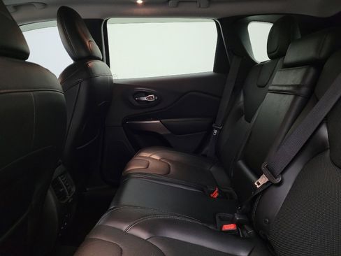 Used 2019 Jeep Cherokee Limited image 18