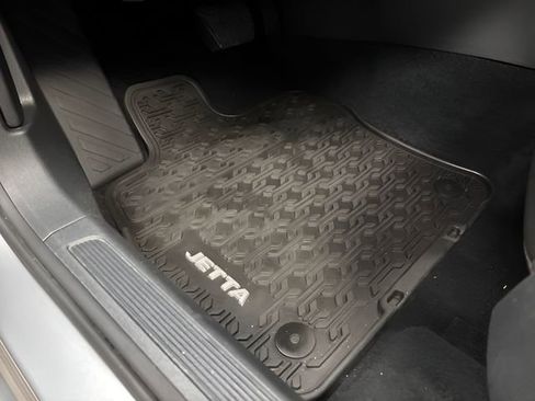 Used 2022 Volkswagen Jetta SE image 33