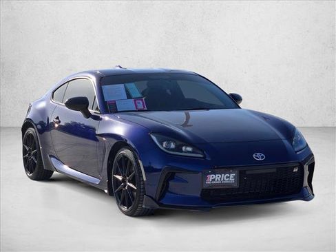 Used 2025 Toyota GR86 Premium RWD image 3