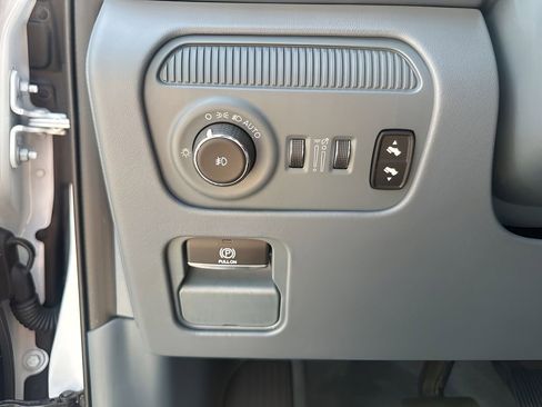 Used 2022 Jeep Grand Wagoneer Series III w/ Rear Seat Video Group 1 image 27