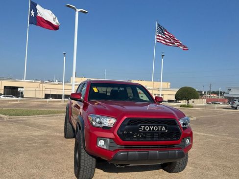 Used 2017 Toyota Tacoma TRD Off-Road w/ Tow Package (A/T) AWD/4WD image 3
