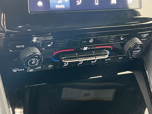 Used 2023 Jeep Grand Cherokee Altitude image 19