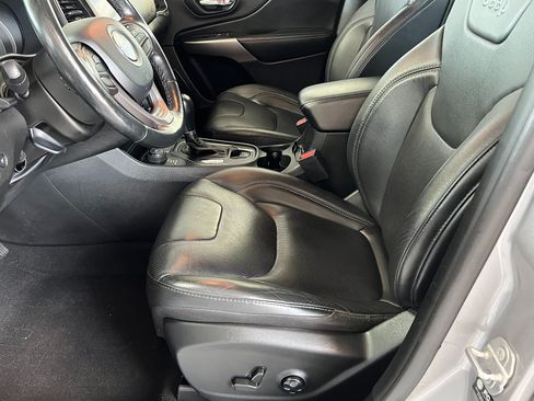 Used 2021 Jeep Cherokee Latitude Lux w/ Comfort/Convenience Group AWD/4WD image 11