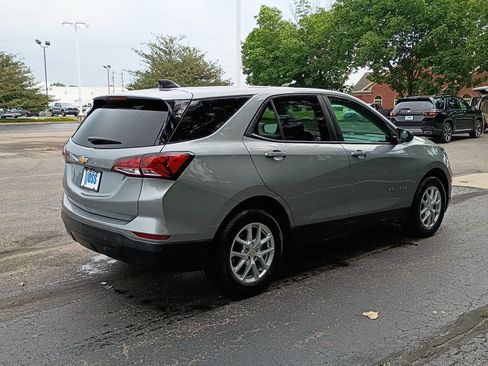 Used 2024 Chevrolet Equinox LS w/ LS Convenience Package FWD image 3