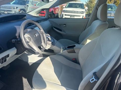 Used 2014 Toyota Prius Five image 9