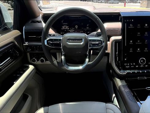 Used 2025 GMC Yukon XL Denali AWD/4WD image 5