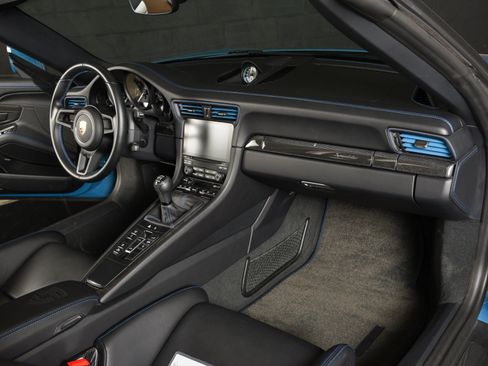 Used 2019 Porsche 911 Speedster RWD image 17