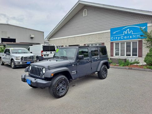 Used 2018 Jeep Wrangler Unlimited Sport w/ Connectivity Group AWD/4WD image 1