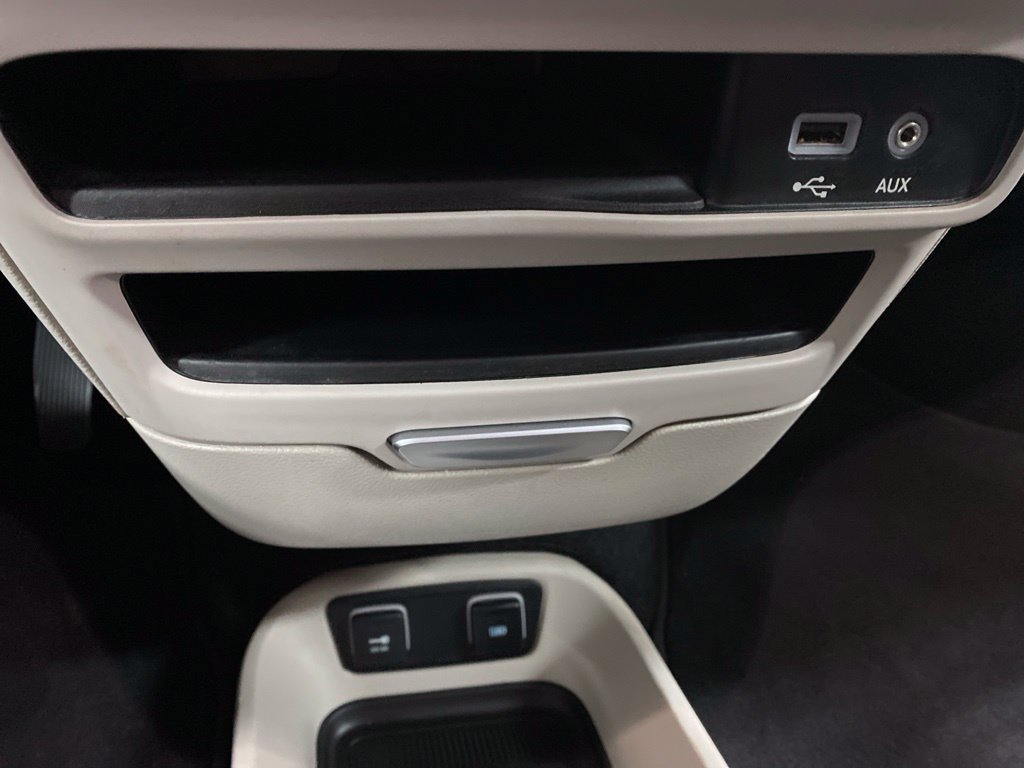 Used 2017 Chrysler Pacifica Touring Plus w/ Tire & Wheel Group FWD image 34