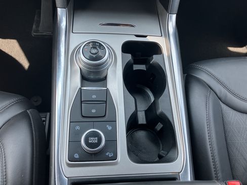 Used 2020 Ford Explorer Platinum w/ Premium Technology Package AWD/4WD image 20