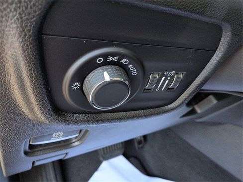 Used 2022 Jeep Grand Cherokee Laredo w/ Luxury Tech Group I image 14