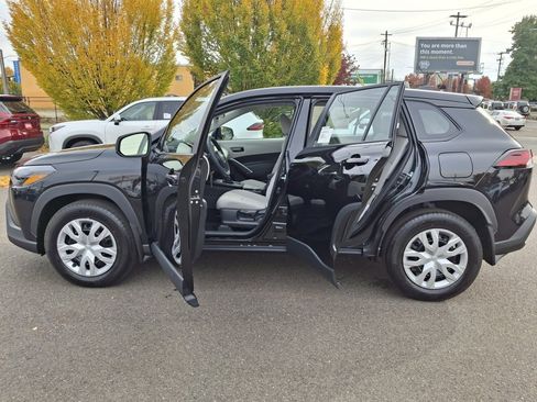 Used 2026 Toyota Corolla Cross L image 14