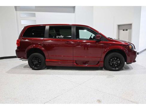 Used 2019 Dodge Grand Caravan SE FWD image 5
