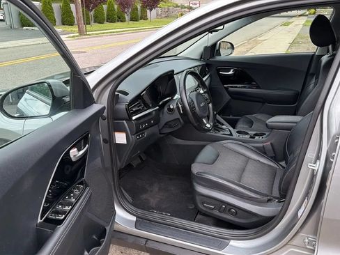 Used 2022 Kia Niro EX FWD image 23