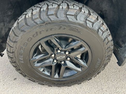 Used 2023 Chevrolet Silverado 1500 Custom Trail Boss AWD/4WD image 7