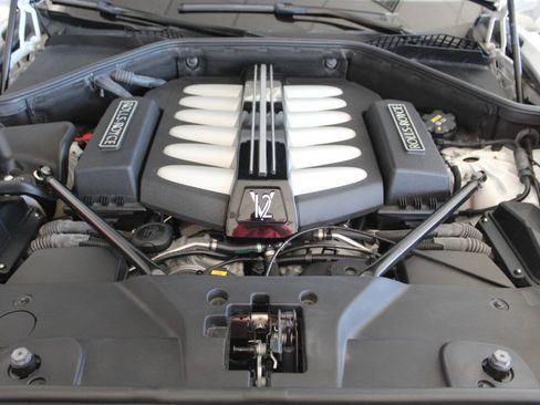 Used 2019 Rolls-Royce Dawn RWD image 24