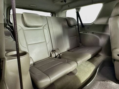 Used 2018 Chevrolet Suburban LT RWD image 34
