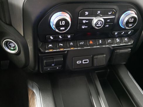 Certified 2019 GMC Sierra 1500 Denali w/ Denali Ultimate Package AWD/4WD image 30