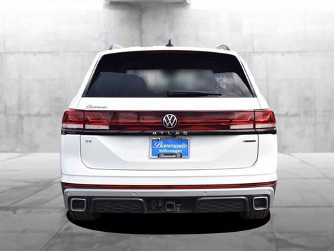 Used 2025 Volkswagen Atlas Peak Edition SE AWD/4WD image 6