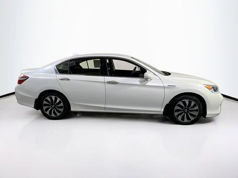 Used 2017 Honda Accord Hybrid Sedan image 4
