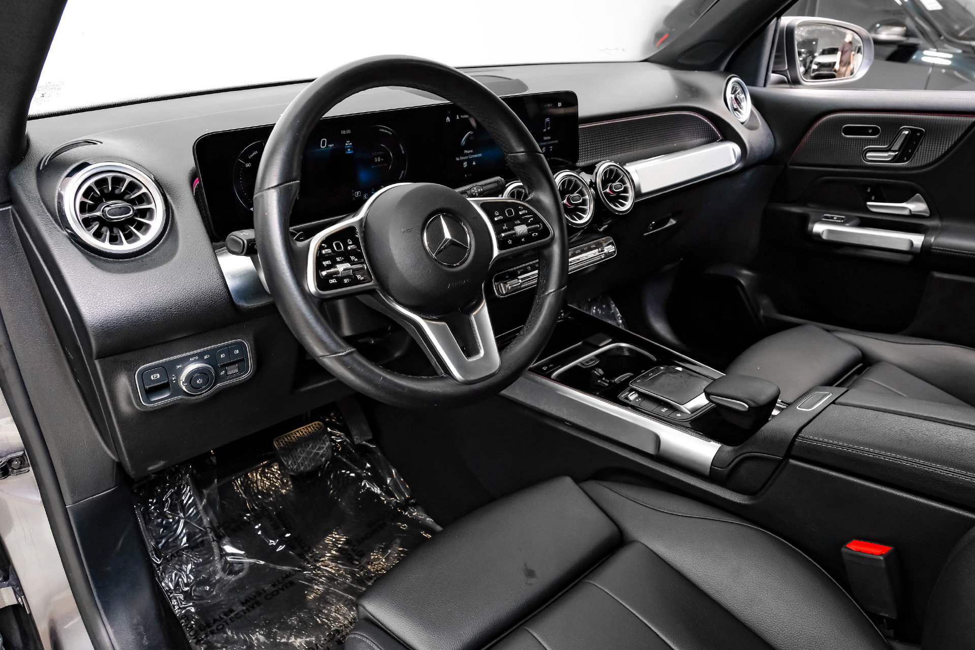Used 2023 Mercedes-Benz GLB 250 w/ Premium Package image 3