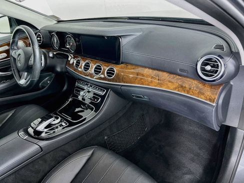 Used 2017 Mercedes-Benz E 400 4MATIC Wagon image 30
