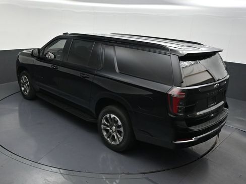 Used 2025 Chevrolet Suburban LT RWD image 20