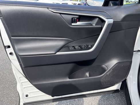 Used 2025 Toyota RAV4 XLE AWD/4WD image 15