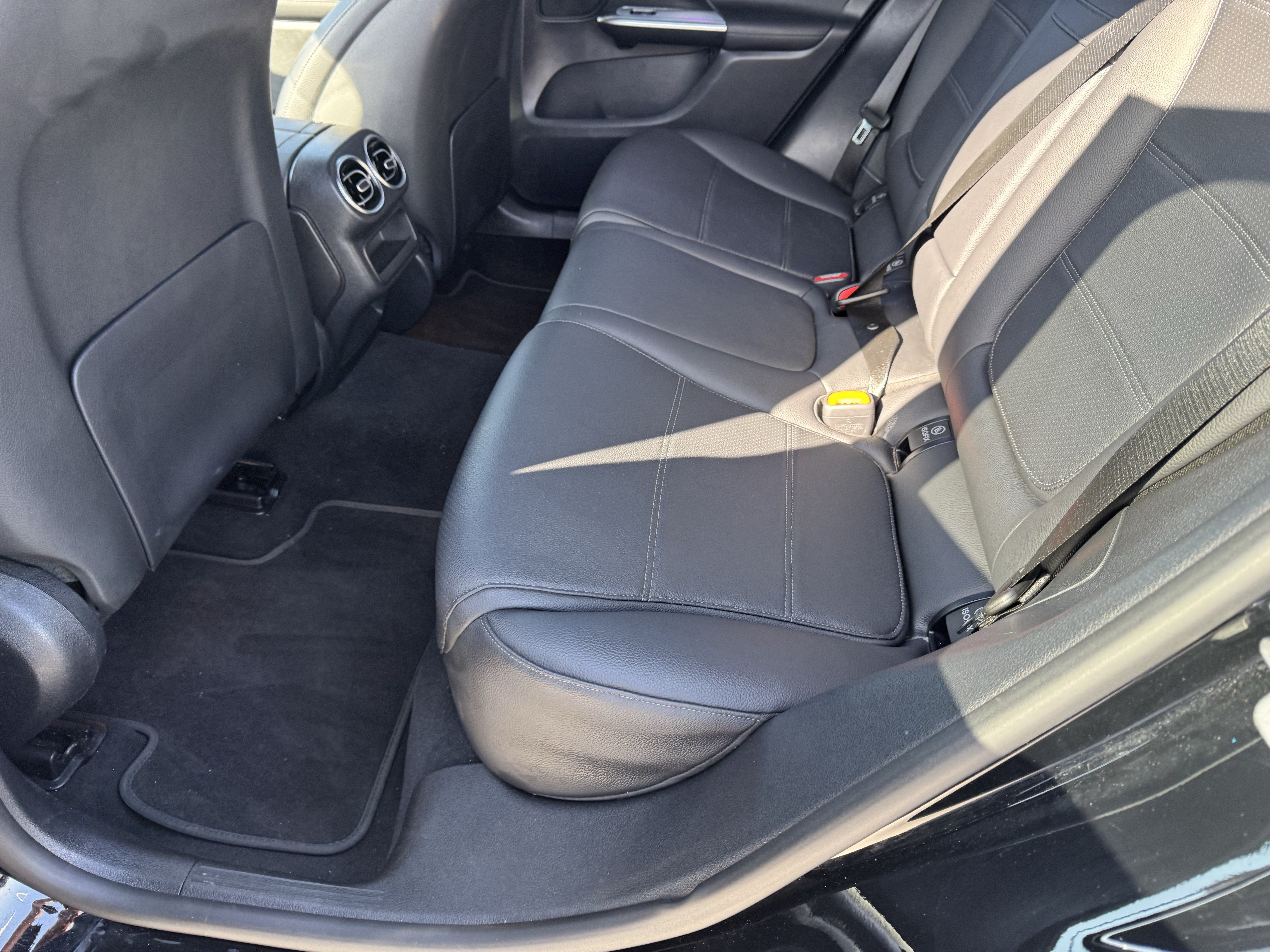Certified 2024 Mercedes-Benz GLC 300 4MATIC image 33