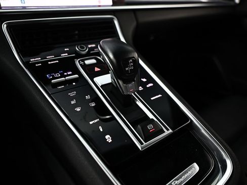 Used 2022 Porsche Panamera image 40
