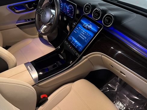 Used 2025 Mercedes-Benz GLC 300 image 15