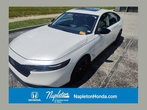 Used 2025 Honda Accord SE image 1
