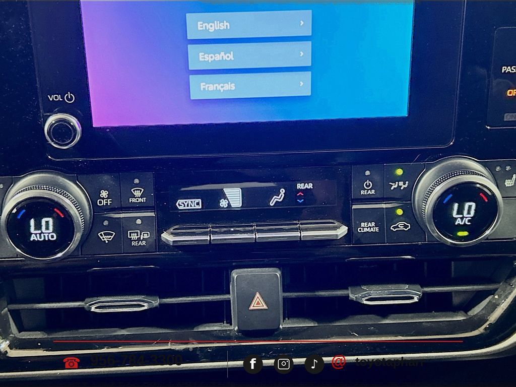 Used 2023 Toyota Highlander XLE FWD image 14