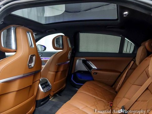 Used 2023 BMW i7 xDrive60 w/ Parking Assistance Package image 16