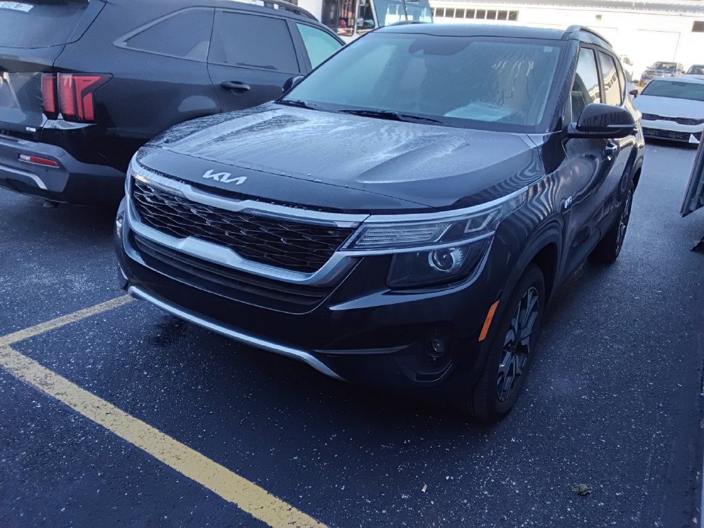 Used 2023 Kia Seltos EX AWD/4WD image 2