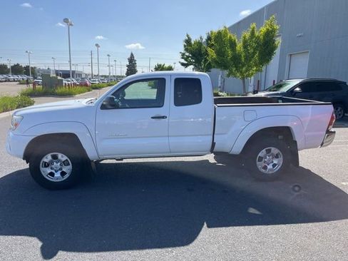 Used 2013 Toyota Tacoma 4x4 Access Cab V6 w/ SR5 Pkg image 8