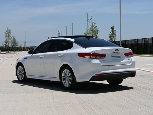 Used 2018 Kia Optima EX w/ Technology Package FWD image 7