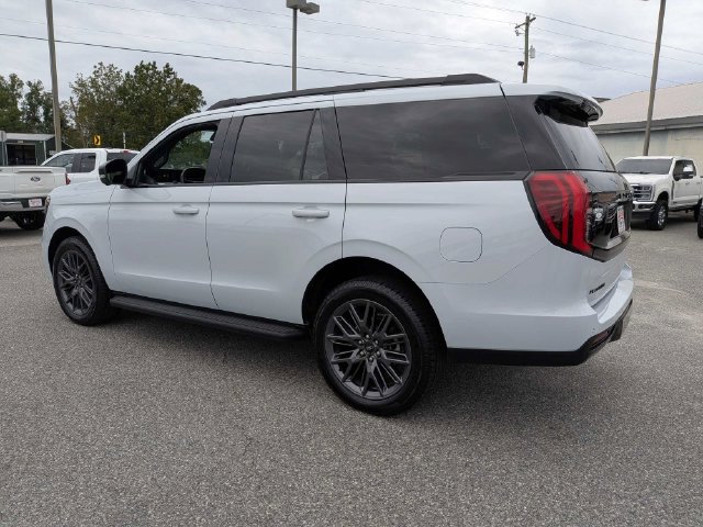 Used 2026 Ford Expedition Platinum w/ Stealth Appearance Package AWD/4WD image 6