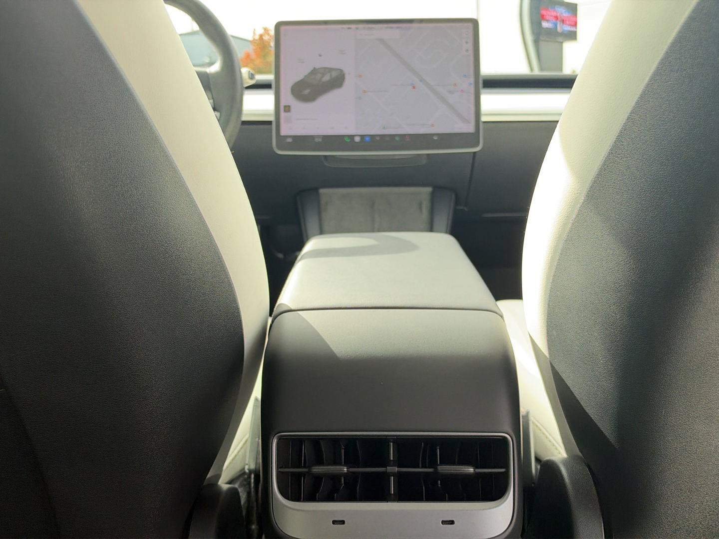 Used 2022 Tesla Model Y Performance AWD/4WD image 24