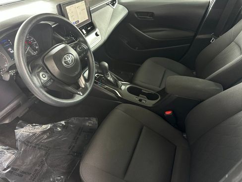 Used 2025 Toyota Corolla LE FWD image 9