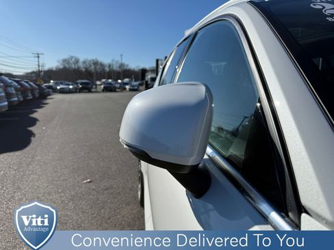 Used 2024 Volvo XC40 B5 Ultimate w/ Protection Package Premier image 10