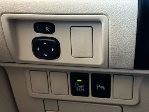 Used 2014 Lexus ES 300h w/ Luxury Package w/Bamboo Trim FWD image 30