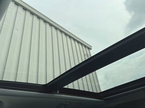 Used 2023 Ford Explorer XLT w/ Equipment Group 202A image 34