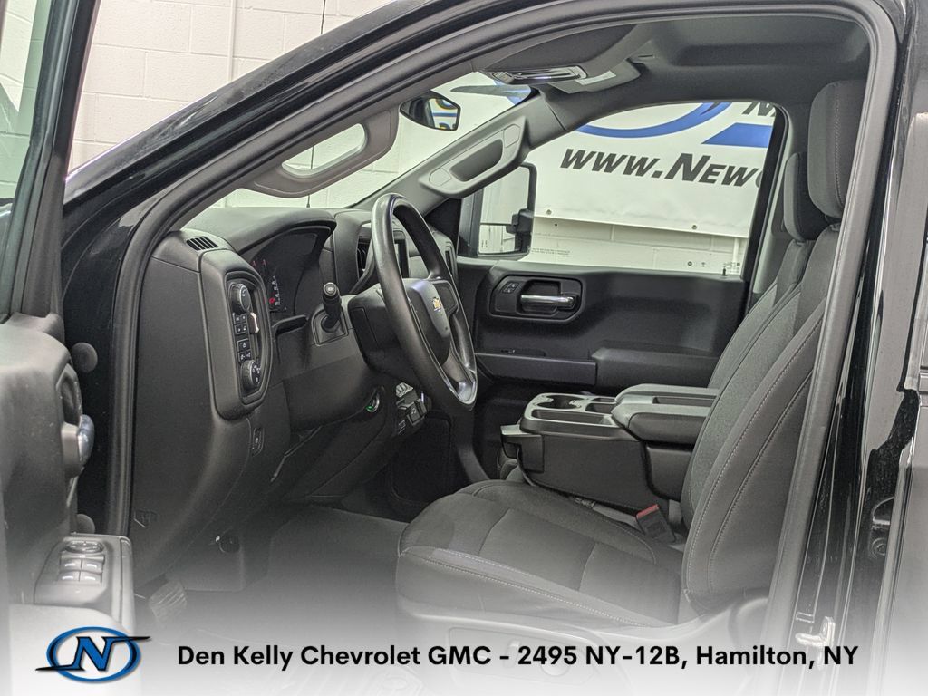 Used 2023 Chevrolet Silverado 1500 Custom AWD/4WD image 4