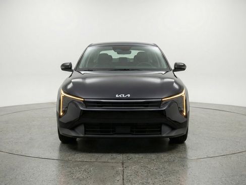Used 2025 Kia K4 LXS image 2