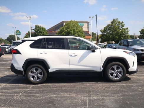 Used 2022 Toyota RAV4 LE AWD/4WD image 3